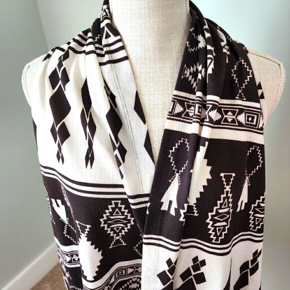 WRANGLER WOMEN'S AZTEC SHIRT  HI LOW HEM SLEEVELESS VEST SIZE SMALL - Picture 2 of 6